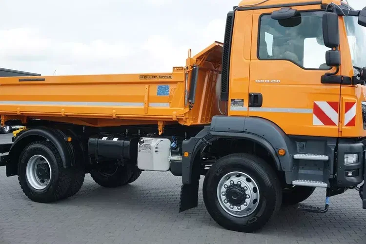 MAN TGM / 18.250 / E 6 / 4 X 4 / WYWROTKA 3 STRONNA / ŁAD. 10 060 KG / zdjęcie 36