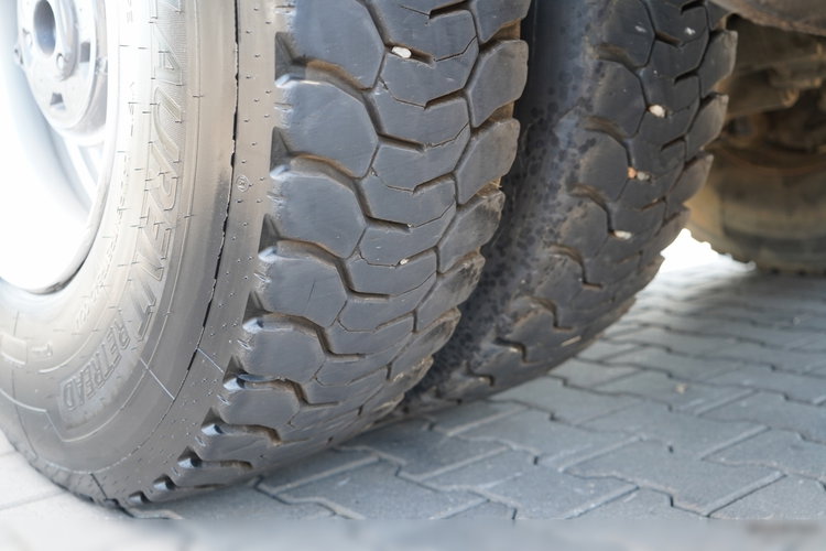 Scania G 410 / 8X4 / ZABUDOWA SAMOWYŁADOWCZA DO ASFALTU / 2X HYDROKLAPA / DACH HYDRAULICZNY / POD ROZŚCIEŁACZ zdjęcie 25