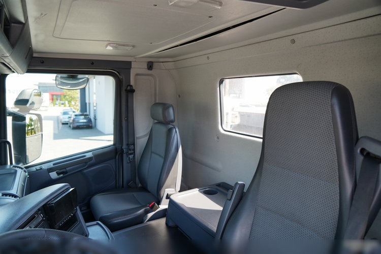 Scania G 410 / 8X4 / ZABUDOWA SAMOWYŁADOWCZA DO ASFALTU / 2X HYDROKLAPA / DACH HYDRAULICZNY / POD ROZŚCIEŁACZ zdjęcie 32