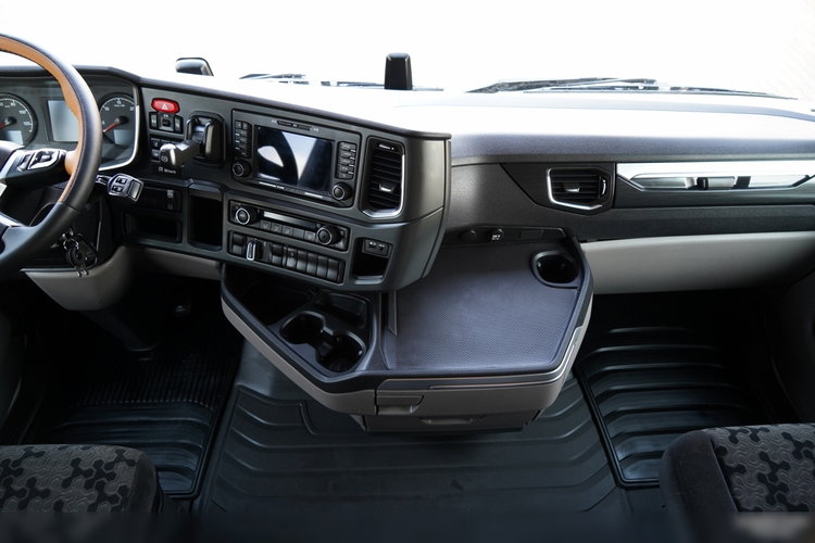 Scania S 450 / RETARDER / KLIMATYZACJA POSTOJOWA / ALUFELGI / NAVI / PO KONTRAKCIE SERWISOWYM / SPROWADZONA zdjęcie 31