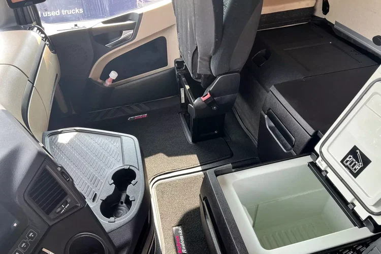 Mercedes 2545 Bigspace , firanka , zdjęcie 44