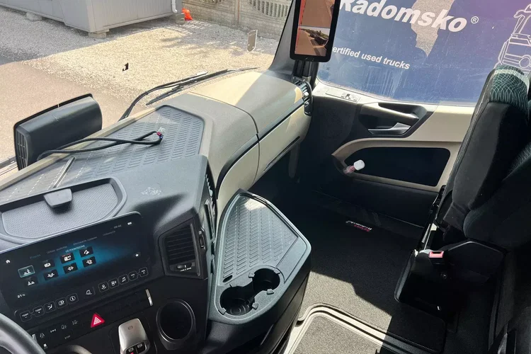 Mercedes 2545 Bigspace , firanka , zdjęcie 47