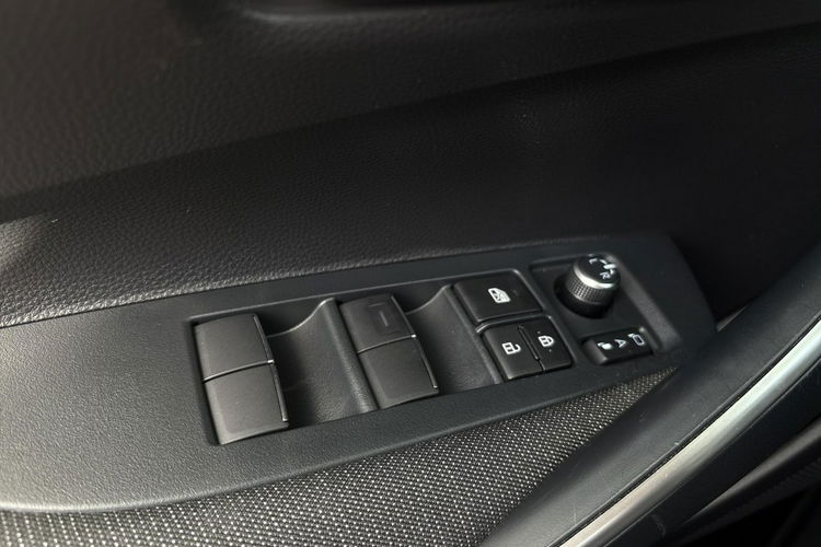 Toyota Corolla 1.8 Hybrid COMFORT TECH, salon Polska, gwarancja, FV23% zdjęcie 31