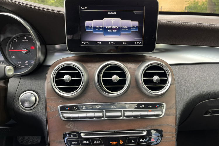 Mercedes GLC 220 GLC Coupe Serwis ASO Bezwypadkowy Polski Salon Ideał Tylko 136T.km zdjęcie 17