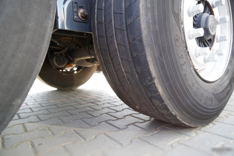 Wielton / FIRANKA / STANDARD / OŚ PODNOSZONA /  PLANDEKA ZBROJONA  zdjęcie 23