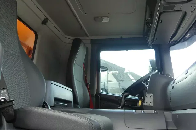 Scania P410 8x4 / WYWROTKA TYLNO ZSYPOWA / ALUFELGI / MANUAL / zdjęcie 27