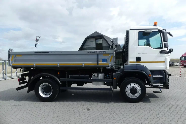 MAN TGM 18.250 4x4 / WYWROTKA 3 STR / PRZEBIEG 22 TYS KM / zdjęcie 9