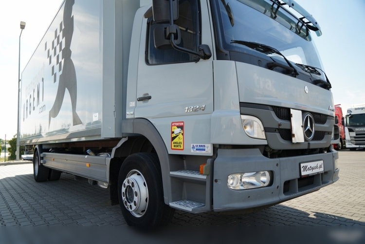 Mercedes ATEGO / 1324 / KONTENER / BOK ROZSUWANY / SOLÓWKA / WINDA DHOLLANDIA / MANUAL / SPROWADZONY zdjęcie 12