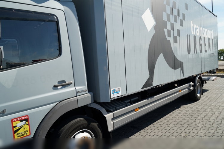 Mercedes ATEGO / 1324 / KONTENER / BOK ROZSUWANY / SOLÓWKA / WINDA DHOLLANDIA / MANUAL / SPROWADZONY zdjęcie 14
