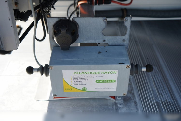 Mercedes ATEGO / 1324 / KONTENER / BOK ROZSUWANY / SOLÓWKA / WINDA DHOLLANDIA / MANUAL / SPROWADZONY zdjęcie 20