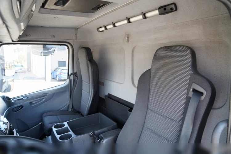 Mercedes ATEGO / 1324 / KONTENER / BOK ROZSUWANY / SOLÓWKA / WINDA DHOLLANDIA / MANUAL / SPROWADZONY zdjęcie 37