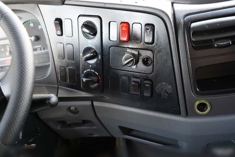 Mercedes ATEGO / 1324 / KONTENER / BOK ROZSUWANY / SOLÓWKA / WINDA DHOLLANDIA / MANUAL / SPROWADZONY zdjęcie 40