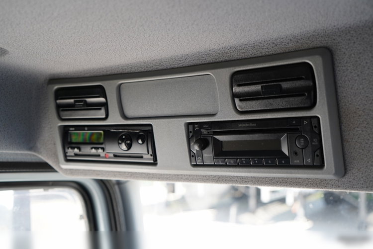 Mercedes ATEGO / 1324 / KONTENER / BOK ROZSUWANY / SOLÓWKA / WINDA DHOLLANDIA / MANUAL / SPROWADZONY zdjęcie 43