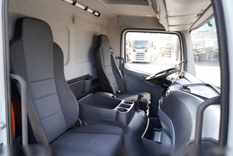 Mercedes ATEGO / 1324 / KONTENER / BOK ROZSUWANY / SOLÓWKA / WINDA DHOLLANDIA / MANUAL / SPROWADZONY zdjęcie 44