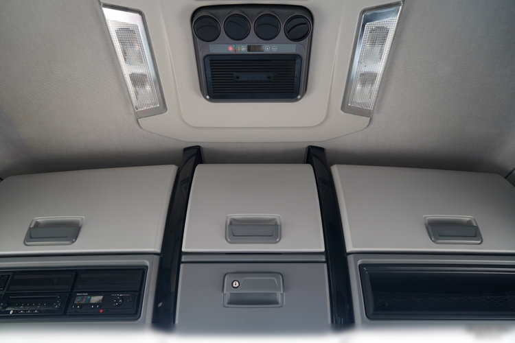 Renault T 440 / 13 LITROWY / RETARDER / I-PARK COOL / ALUFELGI / SPROWADZONA / 2017 ROK zdjęcie 31