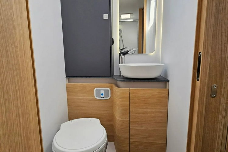 inny Adria Coral Axess 650 SL zdjęcie 24