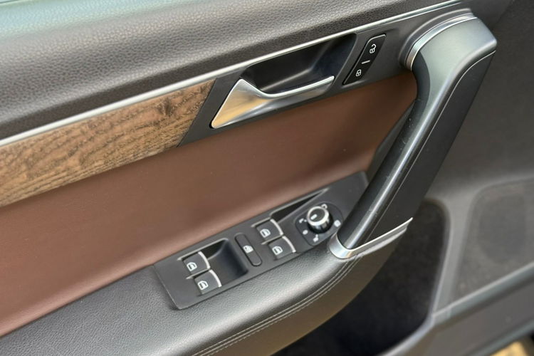 Volkswagen Passat Exclusive 2.0 TDI 177 KM 4Motion zdjęcie 23