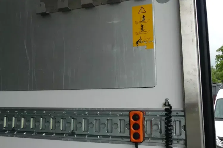 MAN TGM 12.250 / EURO 6 / KONTENER + WINDA / PRZEBIEG 90 tys km / zdjęcie 16