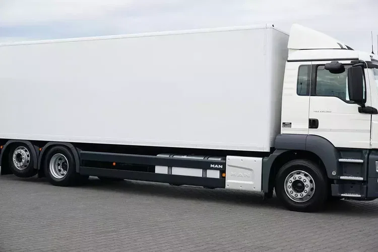 MAN TGS / 26.360 / EURO 6 / KONTENER + WINDA / 23 PALETY / DŁ. 9.3 M zdjęcie 16