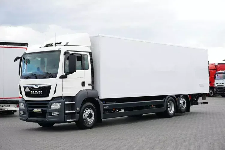 MAN TGS / 26.360 / EURO 6 / KONTENER + WINDA / 23 PALETY / DŁ. 9.3 M zdjęcie 2