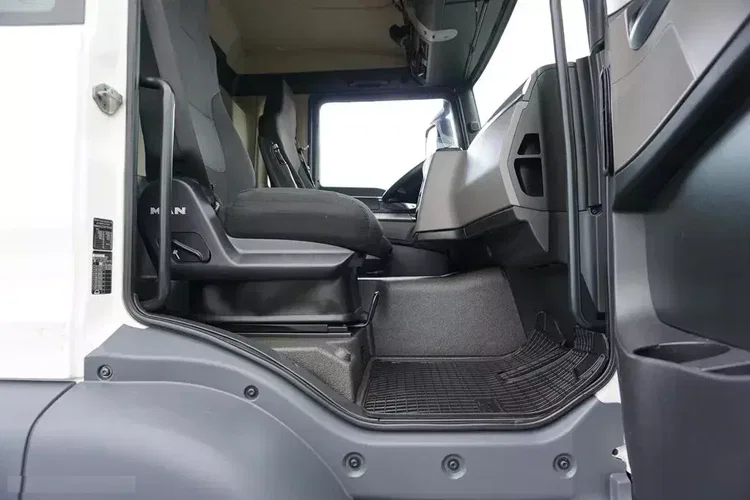 MAN TGS / 26.360 / EURO 6 / KONTENER + WINDA / 23 PALETY / DŁ. 9.3 M zdjęcie 26
