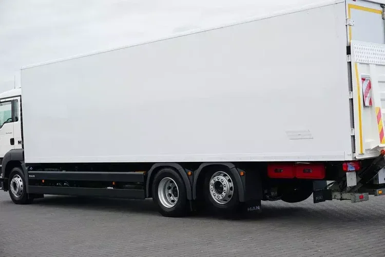 MAN TGS / 26.360 / EURO 6 / KONTENER + WINDA / 23 PALETY / DŁ. 9.3 M zdjęcie 29
