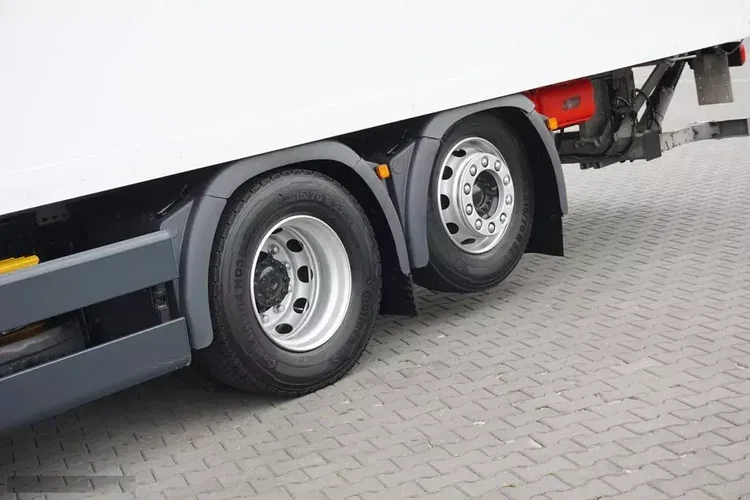 MAN TGS / 26.360 / EURO 6 / KONTENER + WINDA / 23 PALETY / DŁ. 9.3 M zdjęcie 37