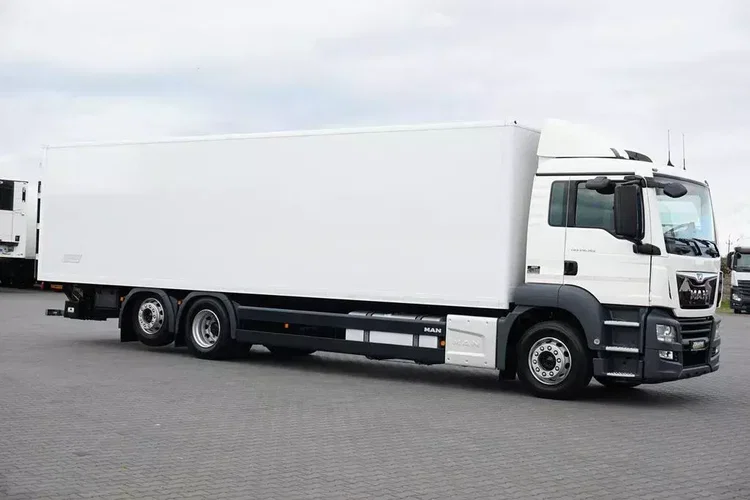 MAN TGS / 26.360 / EURO 6 / KONTENER + WINDA / 23 PALETY / DŁ. 9.3 M zdjęcie 4