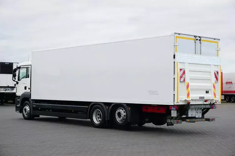 MAN TGS / 26.360 / EURO 6 / KONTENER + WINDA / 23 PALETY / DŁ. 9.3 M zdjęcie 6