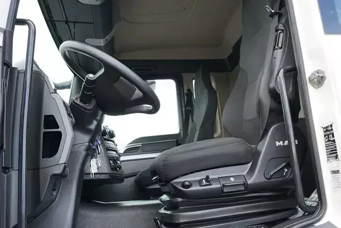 MAN TGS / 26.360 / EURO 6 / KONTENER + WINDA / 23 PALETY / DŁ. 9.3 M zdjęcie 7