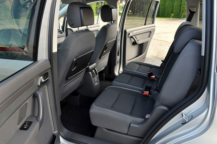 Volkswagen Touran 1.6TDI(105KM) Duża Navi Klimatronik Asys.Parkowania Welur Reling Alu16 zdjęcie 14
