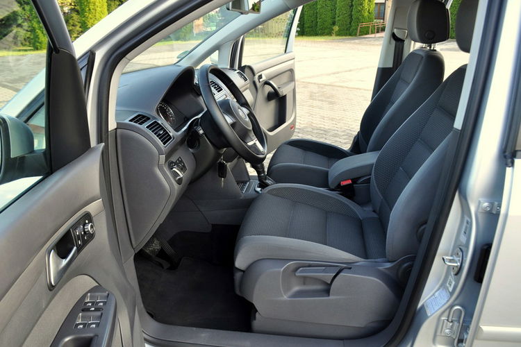 Volkswagen Touran 1.6TDI(105KM) Duża Navi Klimatronik Asys.Parkowania Welur Reling Alu16 zdjęcie 15