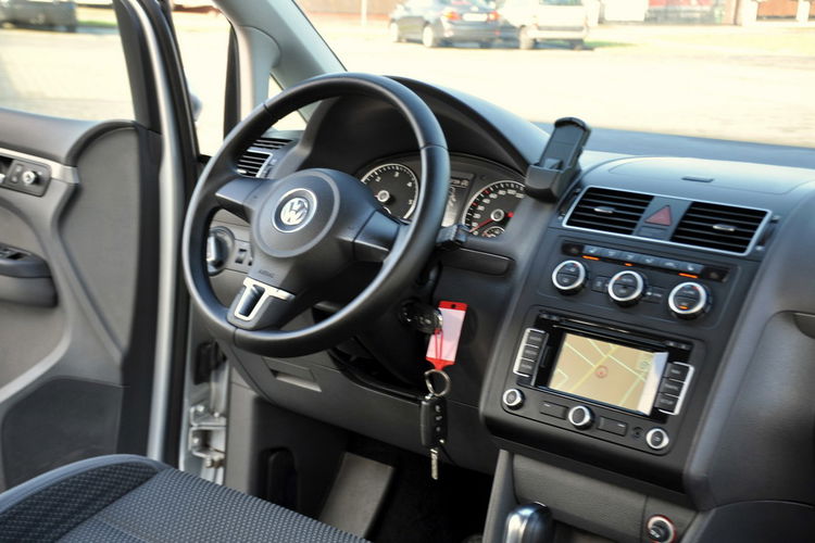 Volkswagen Touran 1.6TDI(105KM) Duża Navi Klimatronik Asys.Parkowania Welur Reling Alu16 zdjęcie 19