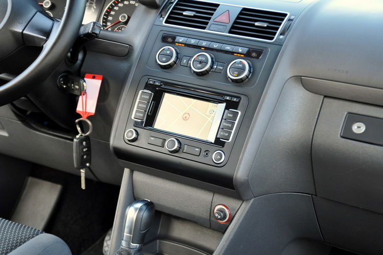 Volkswagen Touran 1.6TDI(105KM) Duża Navi Klimatronik Asys.Parkowania Welur Reling Alu16 zdjęcie 20