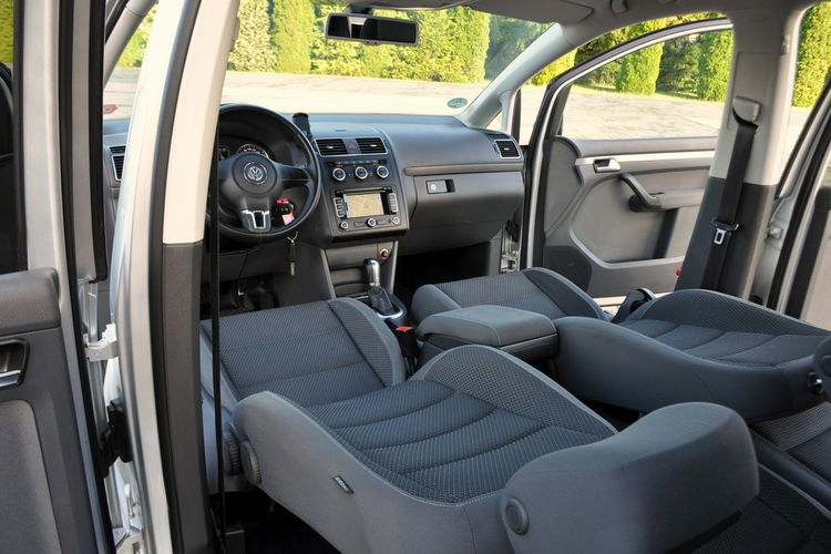 Volkswagen Touran 1.6TDI(105KM) Duża Navi Klimatronik Asys.Parkowania Welur Reling Alu16 zdjęcie 21