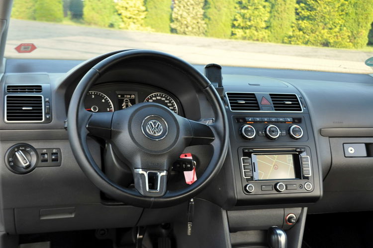 Volkswagen Touran 1.6TDI(105KM) Duża Navi Klimatronik Asys.Parkowania Welur Reling Alu16 zdjęcie 23