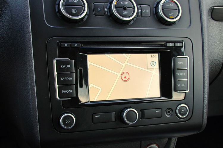 Volkswagen Touran 1.6TDI(105KM) Duża Navi Klimatronik Asys.Parkowania Welur Reling Alu16 zdjęcie 24