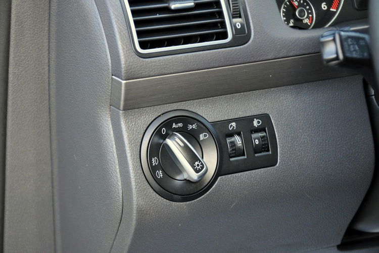 Volkswagen Touran 1.6TDI(105KM) Duża Navi Klimatronik Asys.Parkowania Welur Reling Alu16 zdjęcie 26