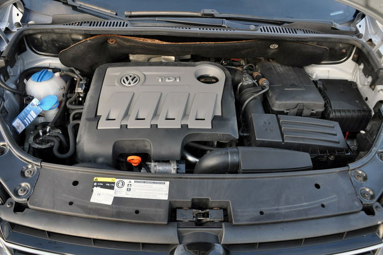 Volkswagen Touran 1.6TDI(105KM) Duża Navi Klimatronik Asys.Parkowania Welur Reling Alu16 zdjęcie 29