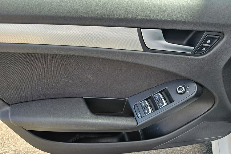 Audi A4 model 2015 , biała perła, bezwypadkowy , serwiowany, led, hak zdjęcie 20