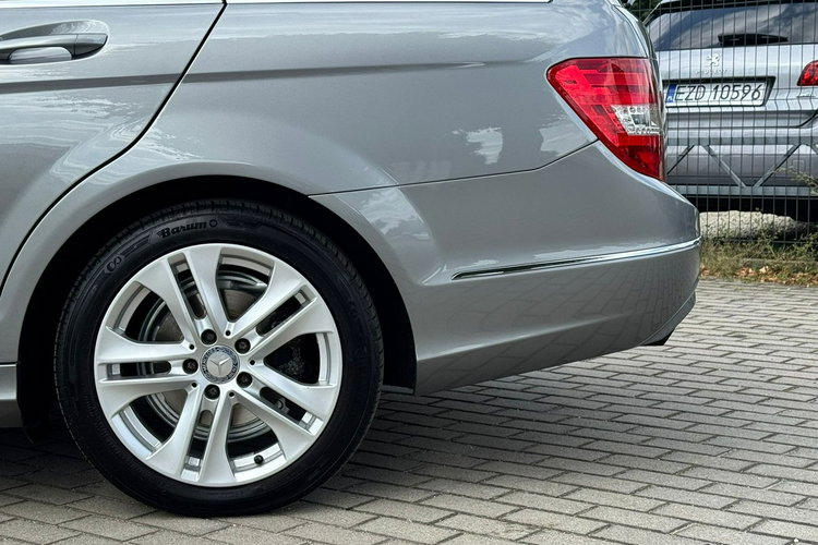 Mercedes C 180 LIFT Benzyna Nowy Rozrząd BDB stan zdjęcie 14