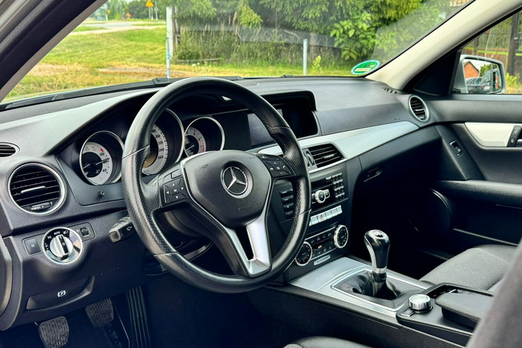 Mercedes C 180 LIFT Benzyna Nowy Rozrząd BDB stan zdjęcie 16