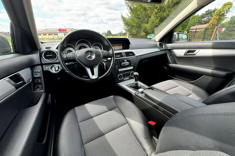 Mercedes C 180 LIFT Benzyna Nowy Rozrząd BDB stan zdjęcie 19
