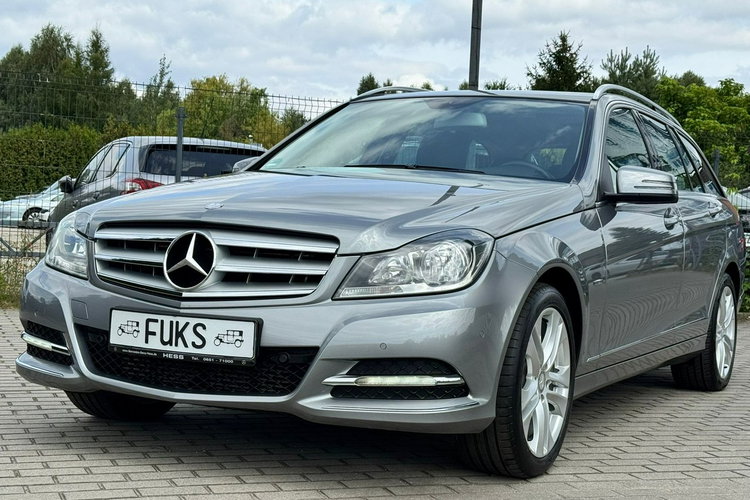 Mercedes C 180 LIFT Benzyna Nowy Rozrząd BDB stan zdjęcie 4