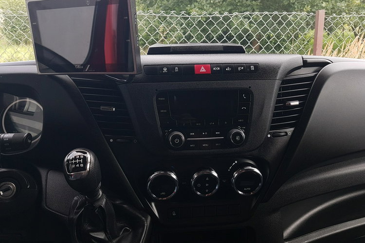 Iveco Daily 50C18 V DAILY 12EP PLANDEKA FIRANKA 5.11x2.45x2.35 SPANIE DMC 3500KG SKRZYNIA zdjęcie 5