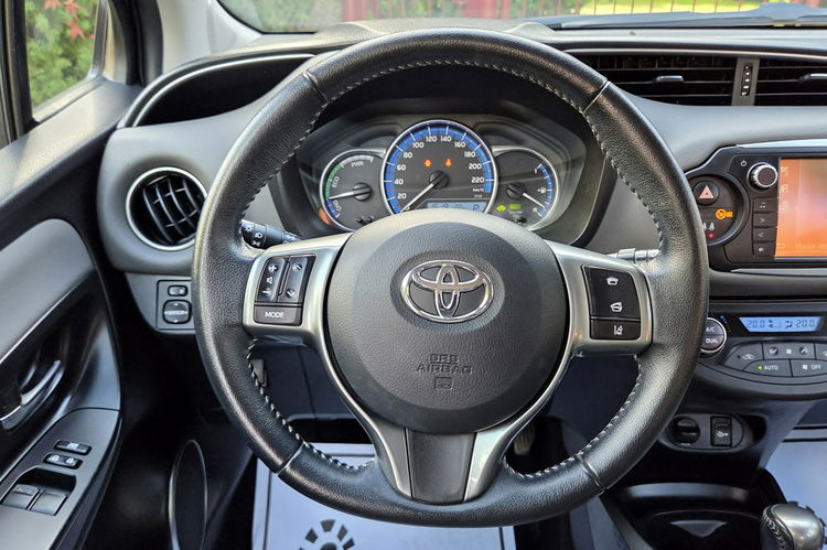 Toyota Yaris Hybrid 100 KM , Premium , Kamera, Salon PL, I WŁ, Serwis ASO, zdjęcie 27