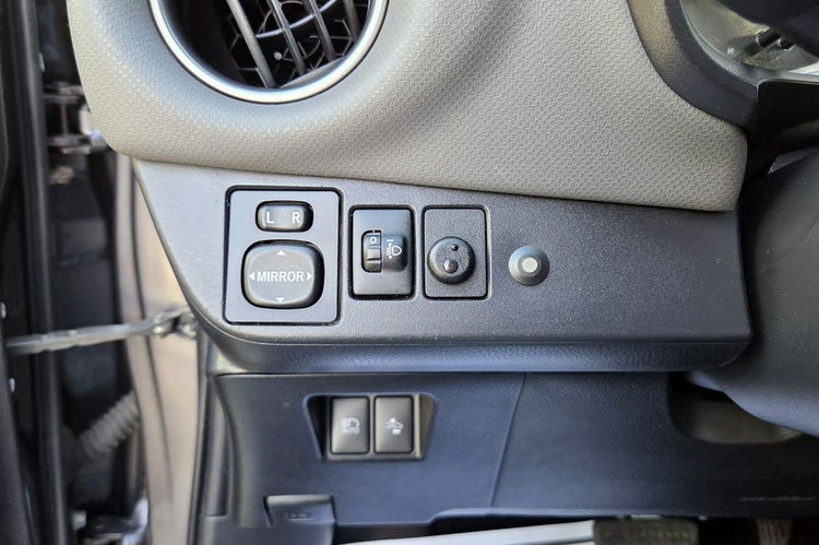 Toyota Yaris Hybrid 100 KM , Premium , Kamera, Salon PL, I WŁ, Serwis ASO, zdjęcie 31