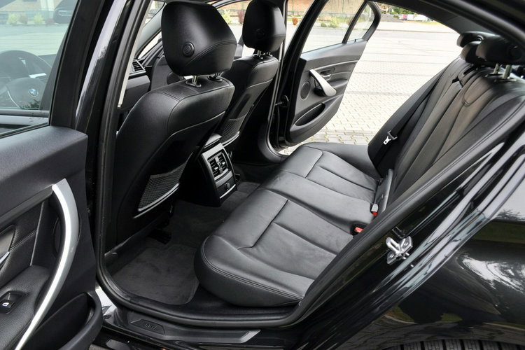 BMW 335 3.0d(313KM) xDrive Led Xenon Navi Head Up Skóry Szyber 2xPdc Alu17"ASO zdjęcie 20