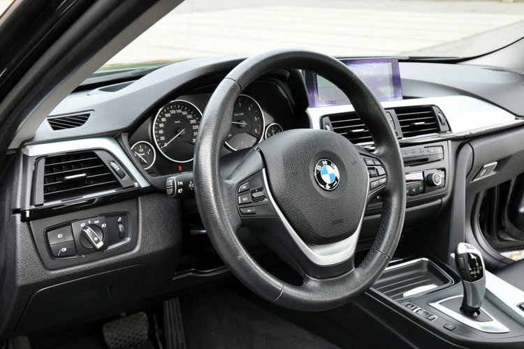 BMW 335 3.0d(313KM) xDrive Led Xenon Navi Head Up Skóry Szyber 2xPdc Alu17"ASO zdjęcie 22