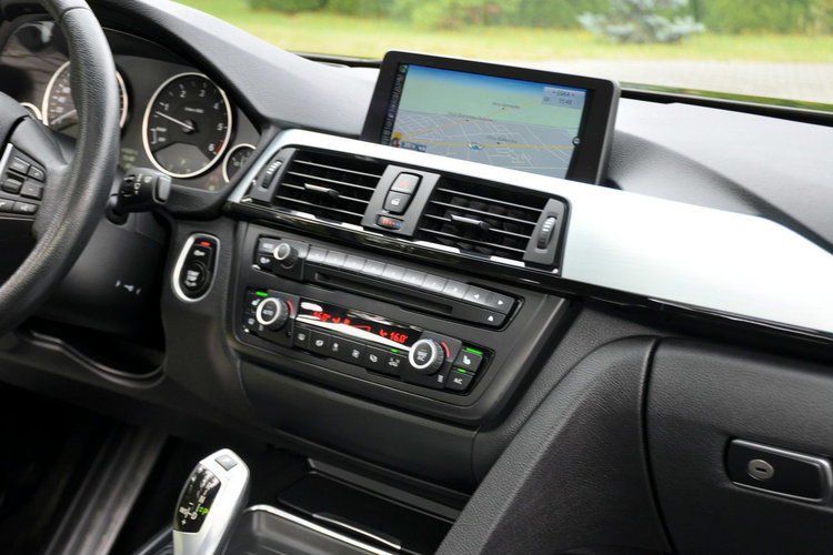 BMW 335 3.0d(313KM) xDrive Led Xenon Navi Head Up Skóry Szyber 2xPdc Alu17"ASO zdjęcie 26